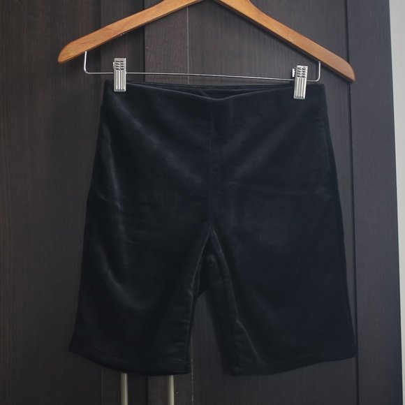 NWT Embellished Back Black Velour Juicy Couture Biker Short. - Picture 5 of 13